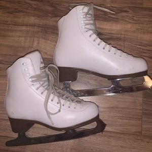 Jackson Classique figure skates size 5.5